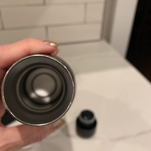 David Yurman Water Bottle, New, black, hot/cold  w/black cloth logo carrier bag - Picture 5 of 5